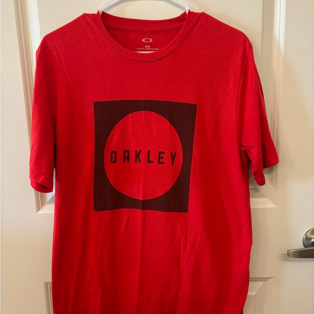 Oakley red graphic tee shirt size M
